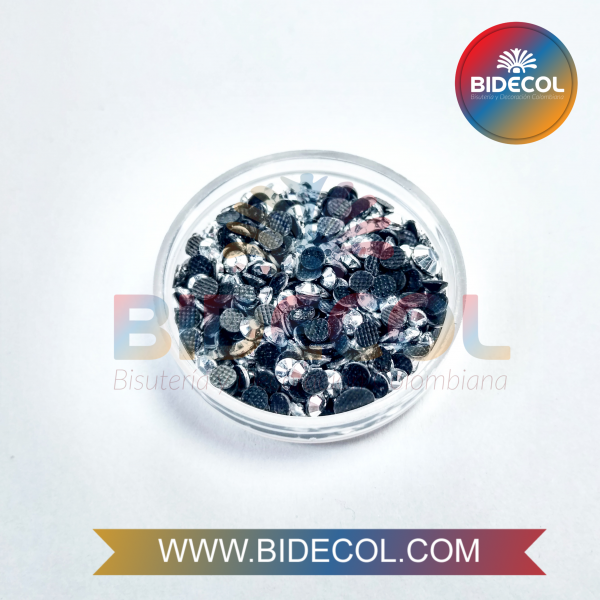 Piedra Para Pegar Acrilica Plateado #2 (2mm) x 50 Gramos