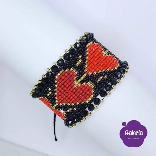 Pulsera corazones tejida en mostacilla 16