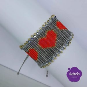 Pulsera corazones tejida en mostacilla 14