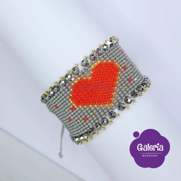 Pulsera corazon tejida en mostacilla 11