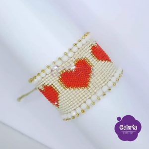 Pulsera corazones tejida en mostacilla 22