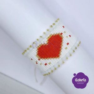 Pulsera corazon tejida en mostacilla 20
