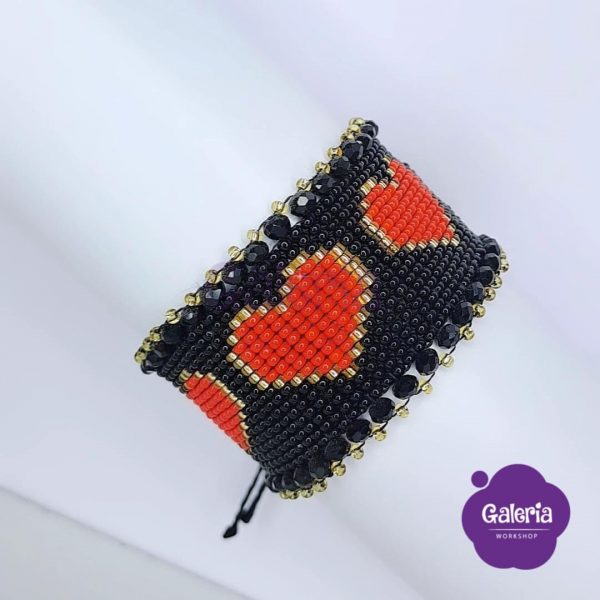 Pulsera tejida en mostacilla corazón rojo 03